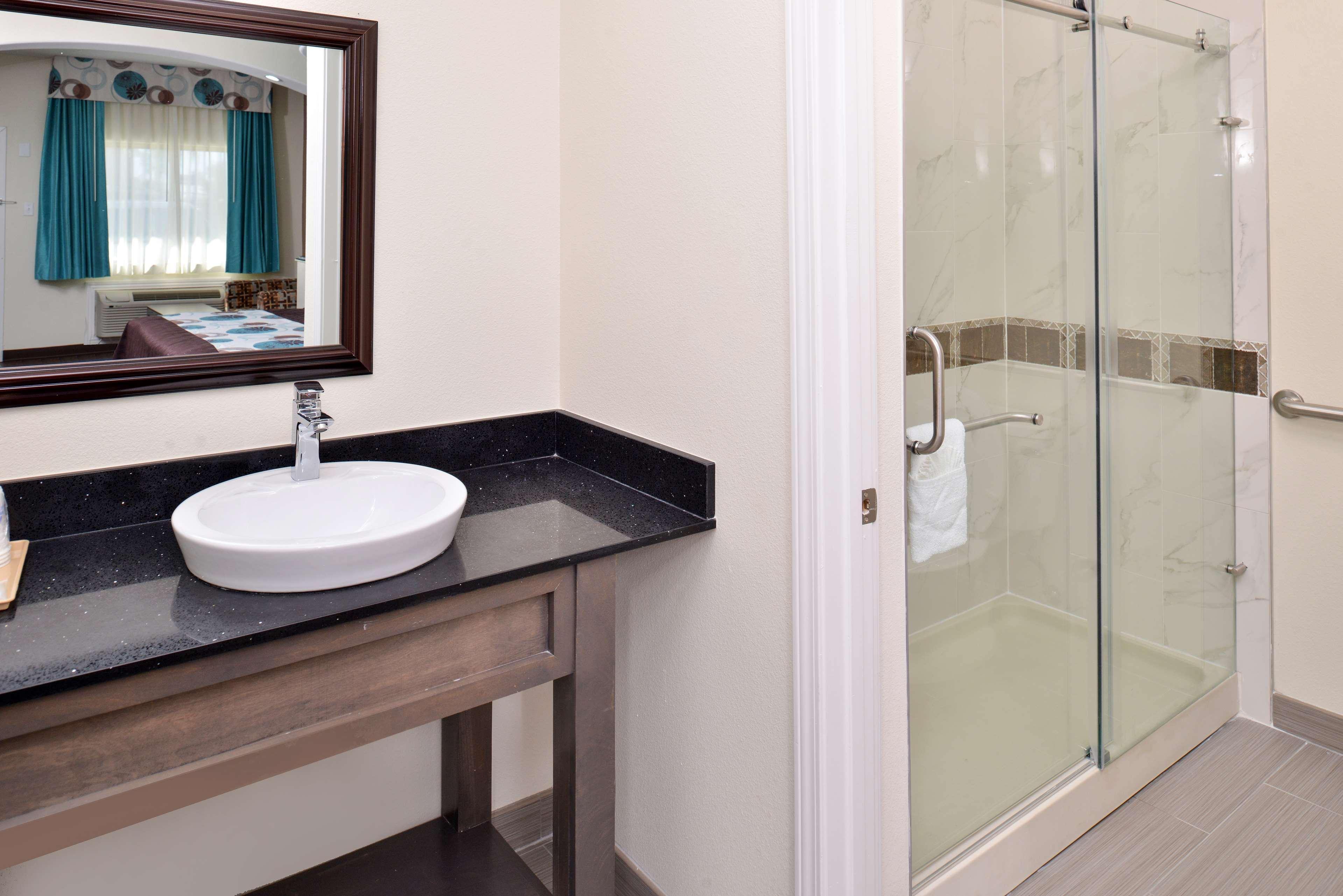 Americas Best Value Inn & Suites - Houston/Hwy 6 & Westpark Mission Bend Ngoại thất bức ảnh
