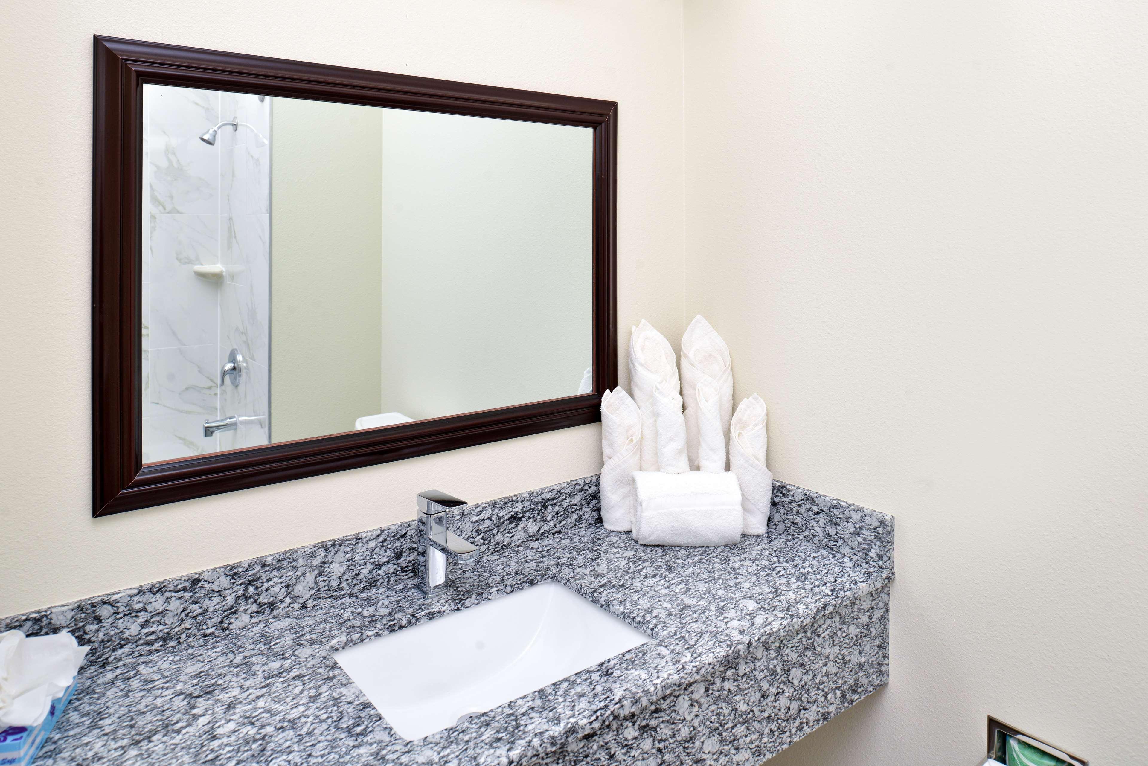 Americas Best Value Inn & Suites - Houston/Hwy 6 & Westpark Mission Bend Ngoại thất bức ảnh